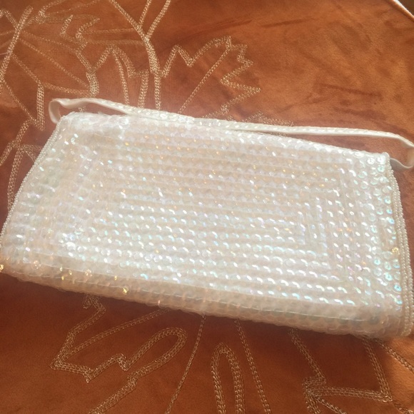 La Regale Beaded Clutch - Picture 3 of 4